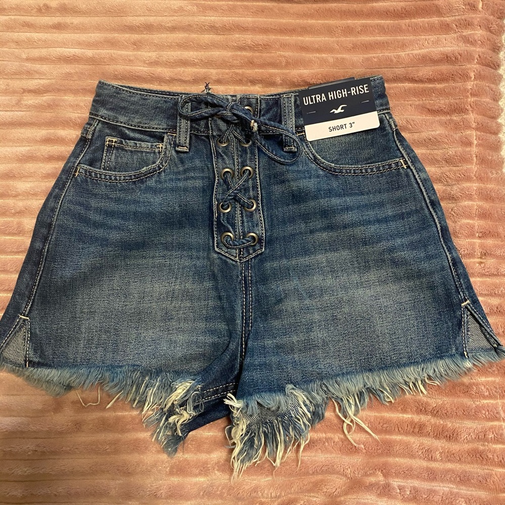 Hollister Ultra High Rise Mom Short 3” size 00